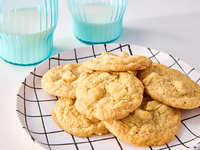 white chocolate macadamia nut cookie